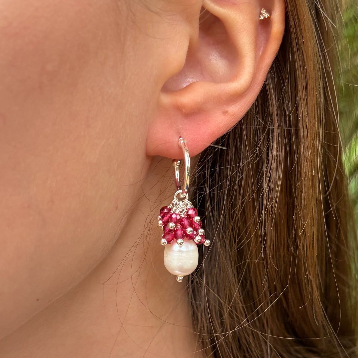 *Mini Hoop Earrings With Ibiza Pearl & Fuchsia Pink Garnet Drops (Silver)