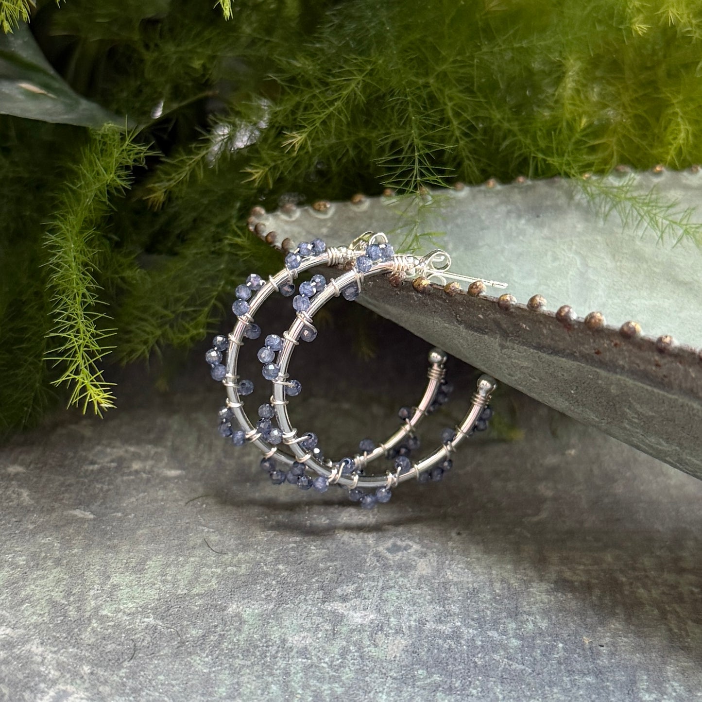 Airforce Blue Quartz Swirl Midi Hoop Beaded Earrings (Silver)
