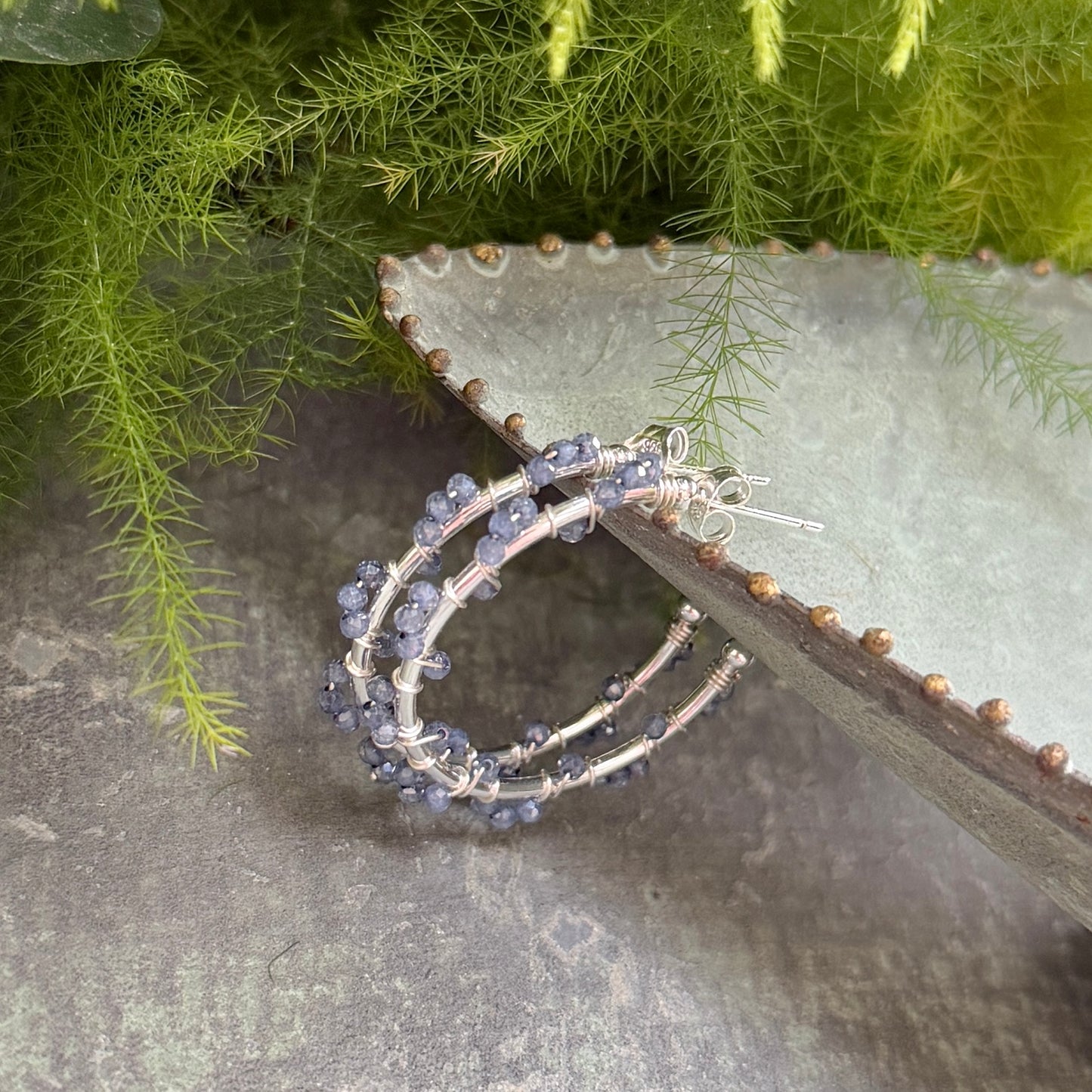Airforce Blue Quartz Swirl Midi Hoop Beaded Earrings (Silver)