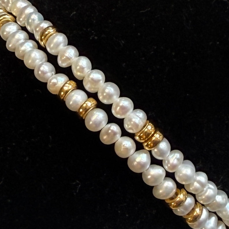 Freshwater Pearl & Single Gold Nugget Stretchy Gemstone Bracelet
