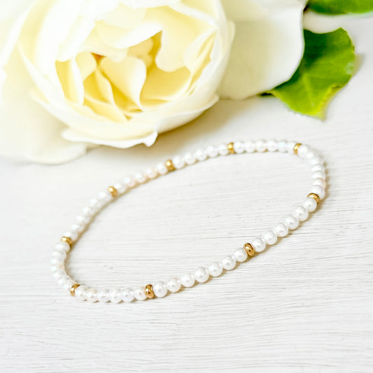 Freshwater Pearl & Single Gold Nugget Stretchy Gemstone Bracelet