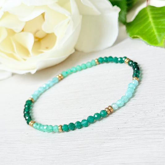 Green Jade Ombré & Gold Nugget Stretchy Gemstone Bracelet