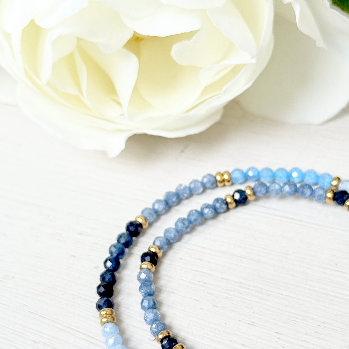 Denim Iolite & Double Gold Nugget Stretchy Gemstone Bracelet