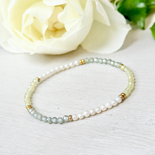 Sage Green Quartz & Pearl Ombré & Gold Nugget Stretchy Gemstone Bracelet