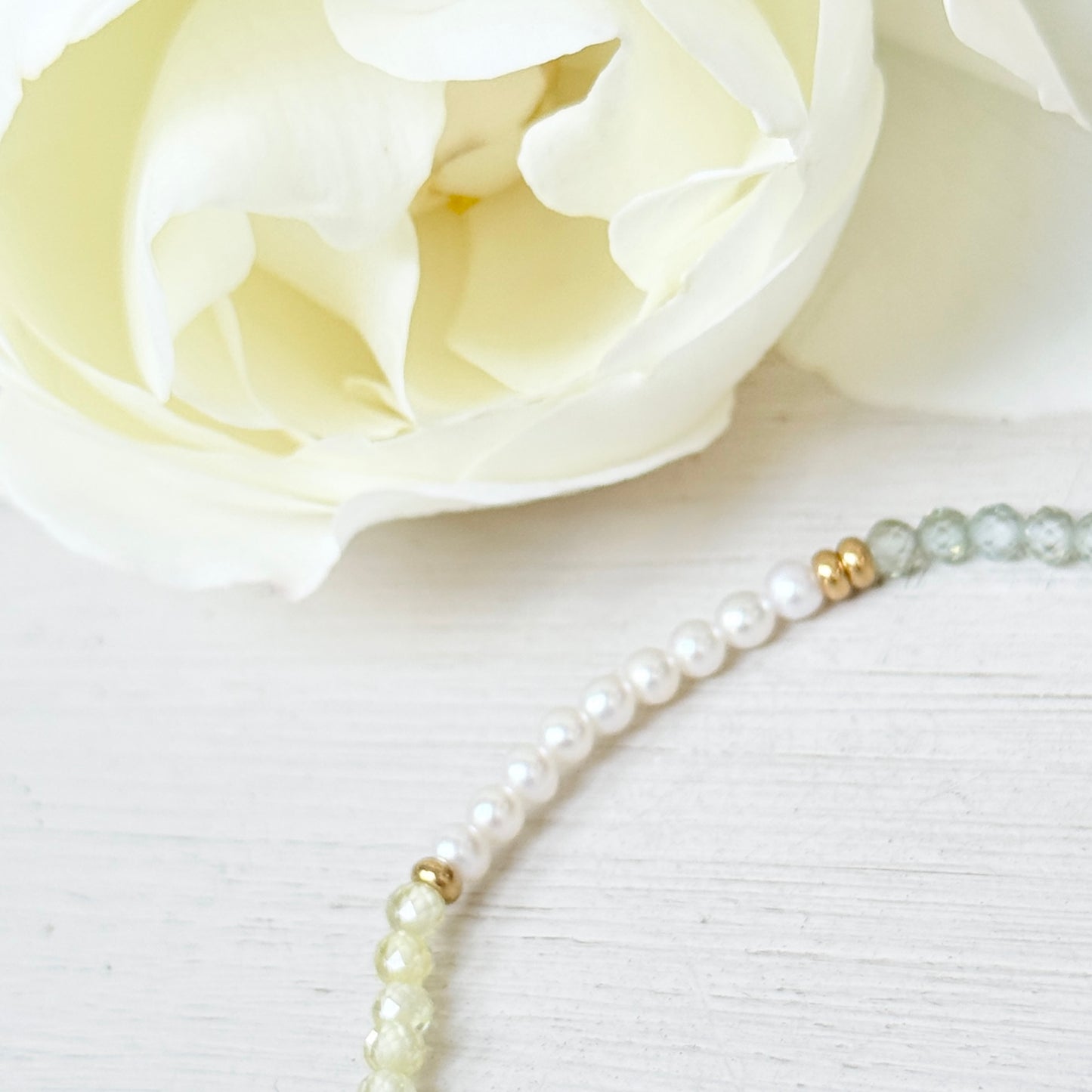 Sage Green Quartz & Pearl Ombré & Gold Nugget Stretchy Gemstone Bracelet