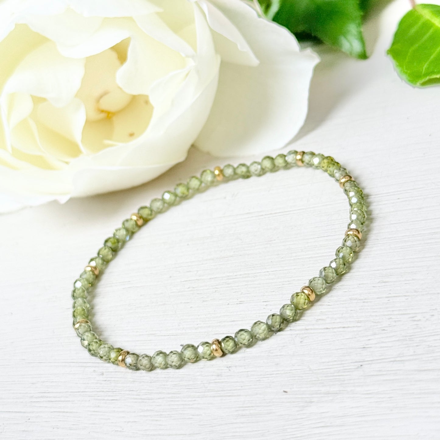 Olive Peridot & Single Gold Nugget Stretchy Gemstone Bracelet