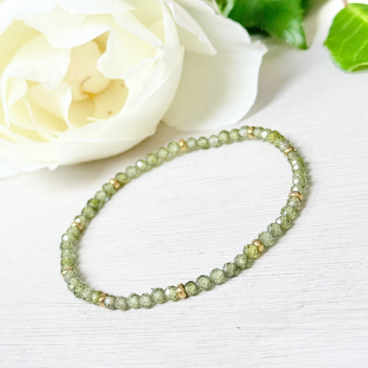 Olive Peridot & Single Gold Nugget Stretchy Gemstone Bracelet