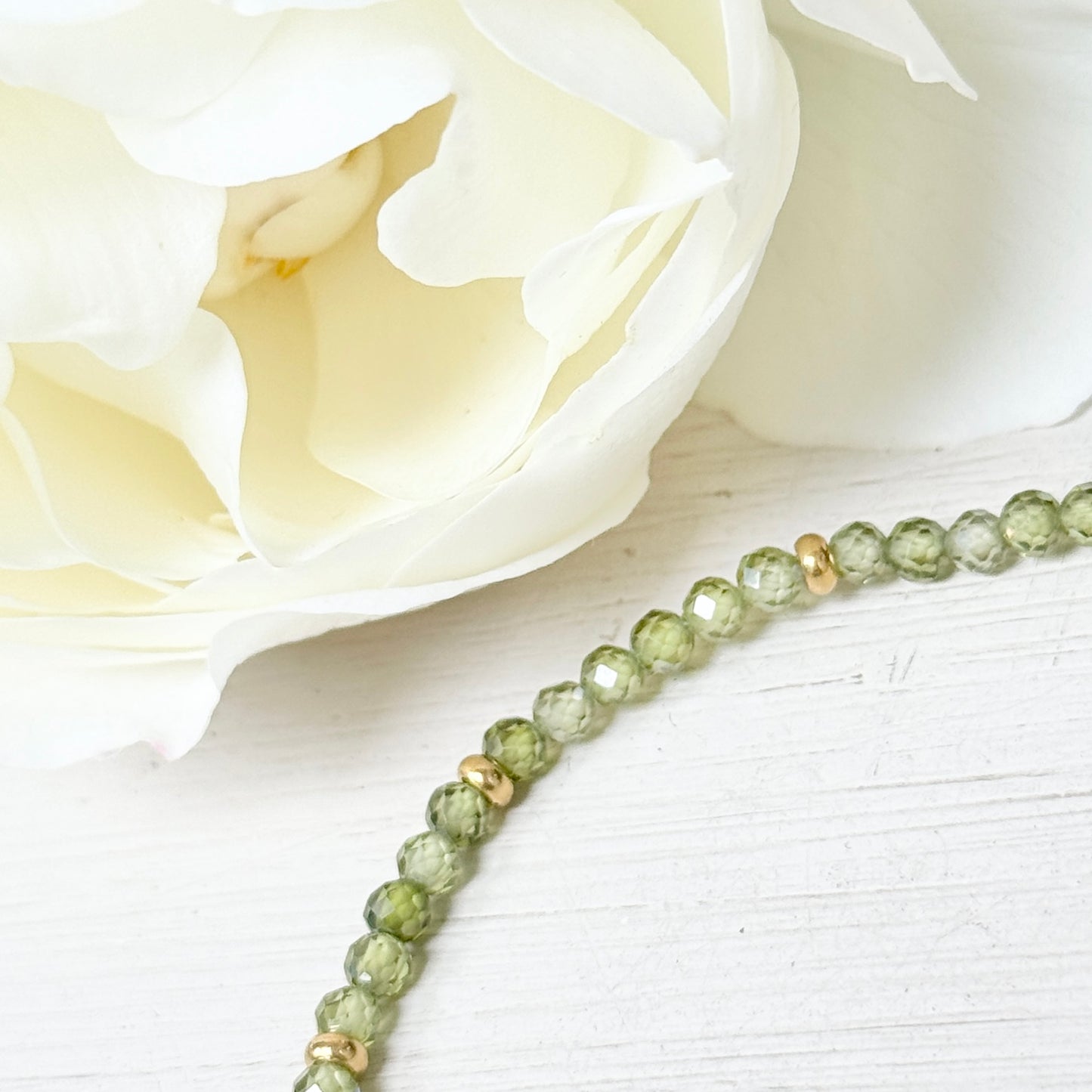 Olive Peridot & Single Gold Nugget Stretchy Gemstone Bracelet