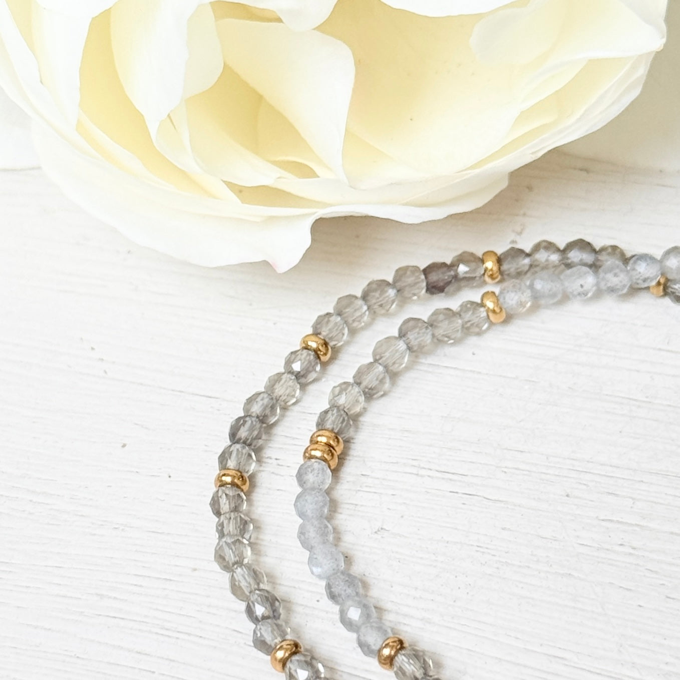 Taupe Agate & Single Gold Nugget Stretchy Gemstone Bracelet