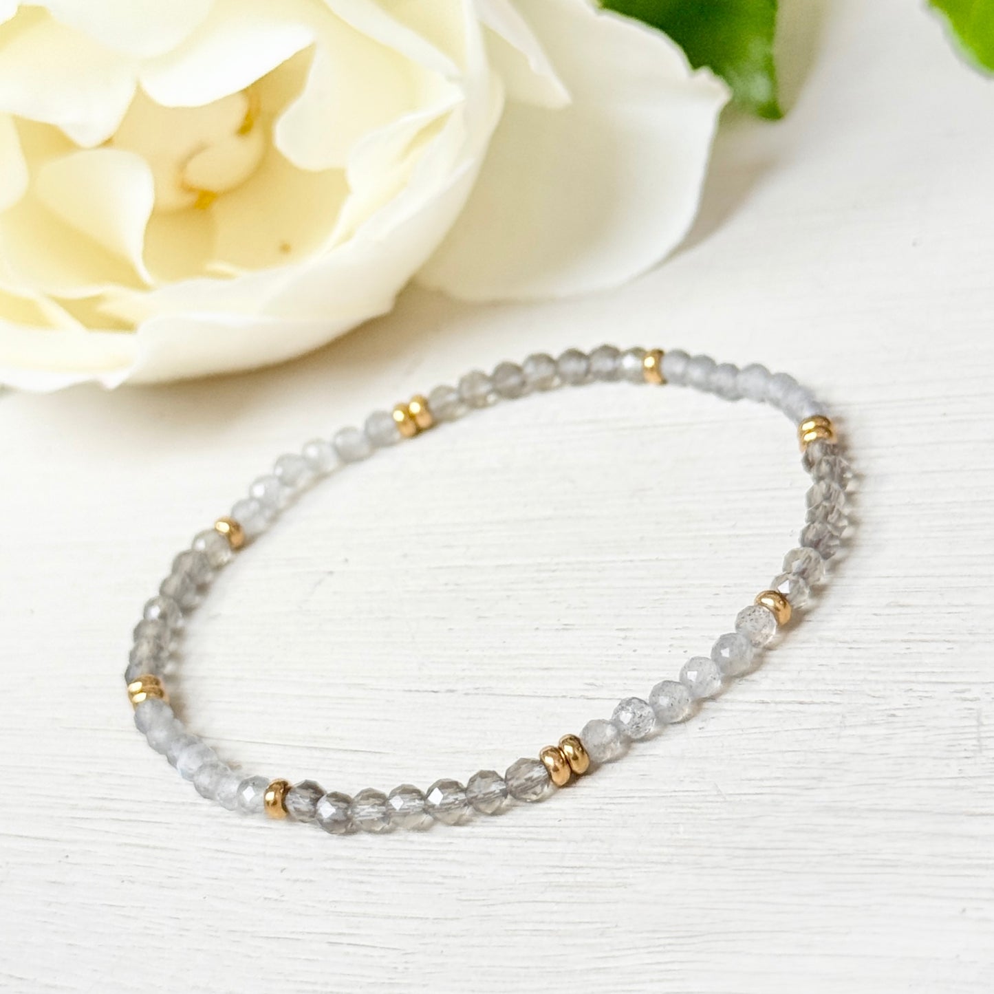 Taupe Agate & Grey Labradorite Ombré & Gold Nugget Stretchy Gemstone Bracelet