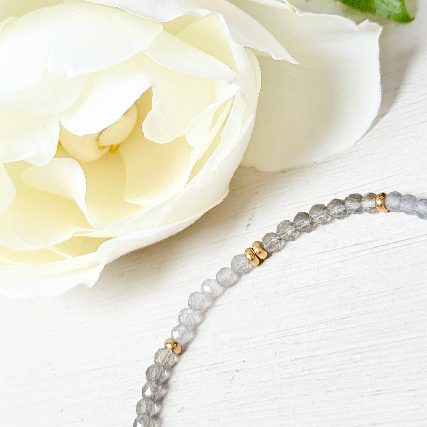 Taupe Agate & Grey Labradorite Ombré & Gold Nugget Stretchy Gemstone Bracelet